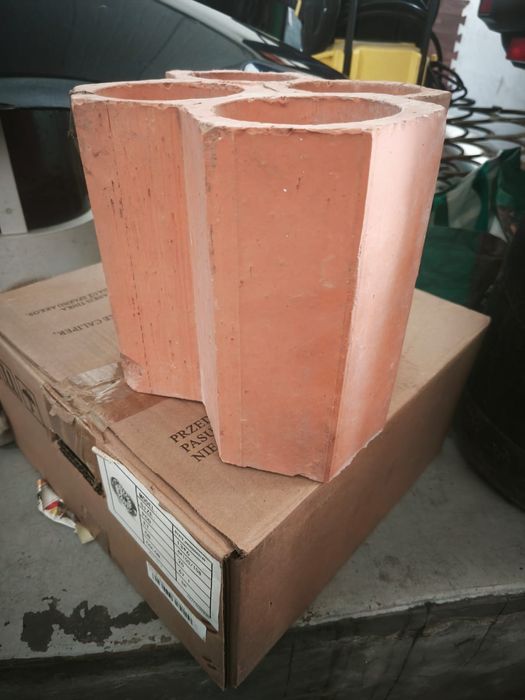 Blocos (garrafeira) em tijolo