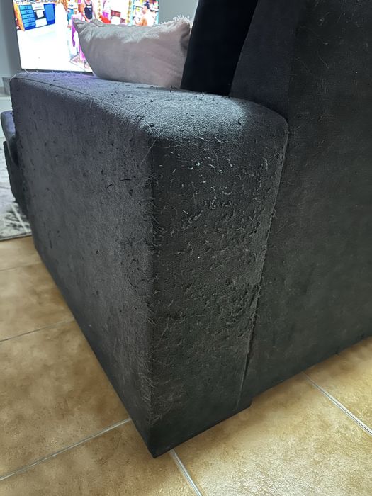 Sofá cor preta usado
