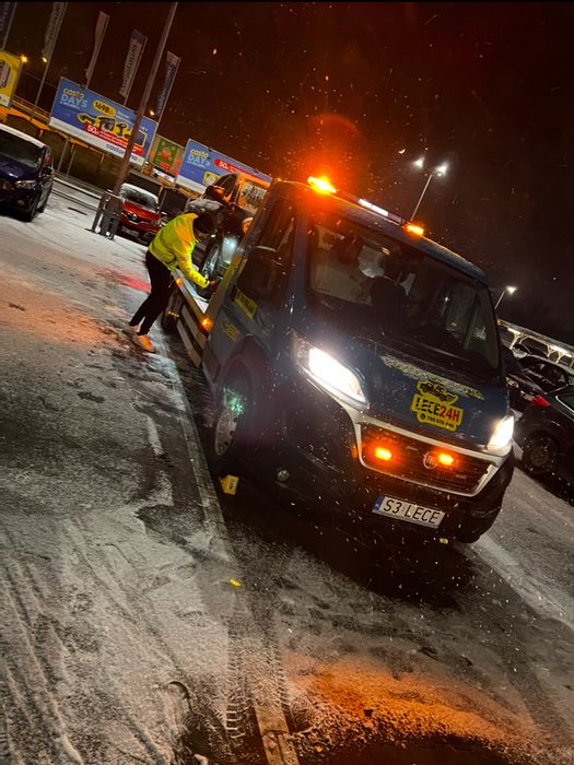 Pomoc Drogowa LECE Laweta Autolaweta Transport samochodów 24H