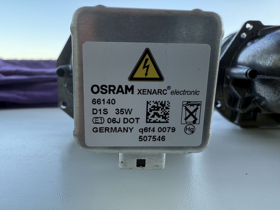 Оригінальні ксенонові лінзи у фари на BMW в ідеальному стані