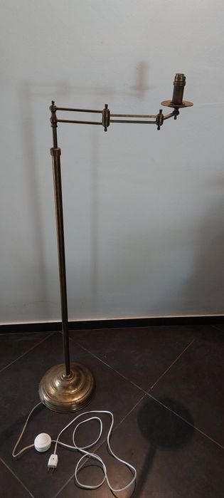 candeeiro de pé em latão