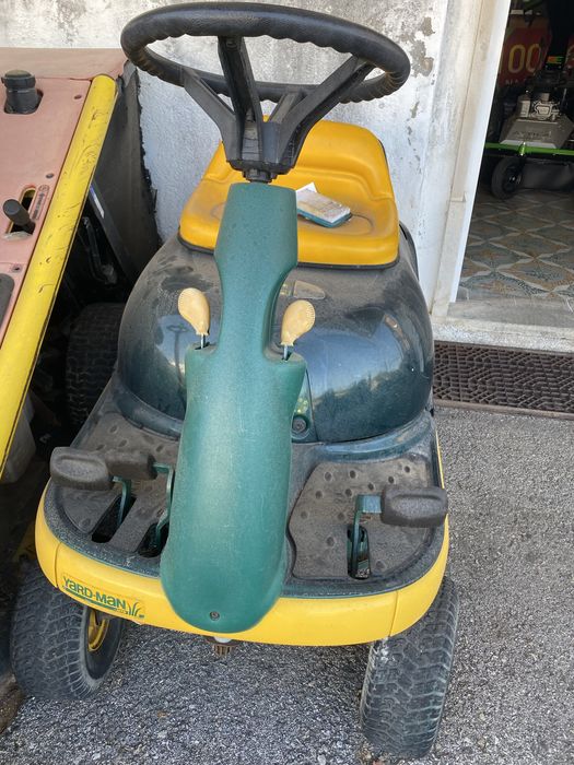 Trator MTD bom para jardim pequeno