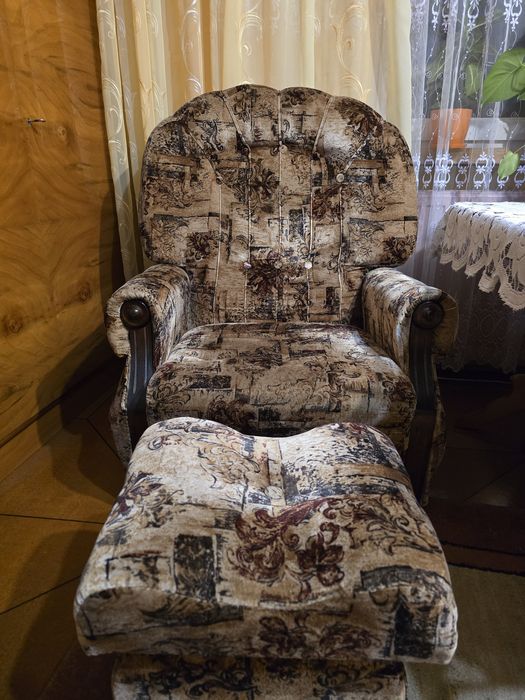 Wersalka 2 fotelami i 4 pufy