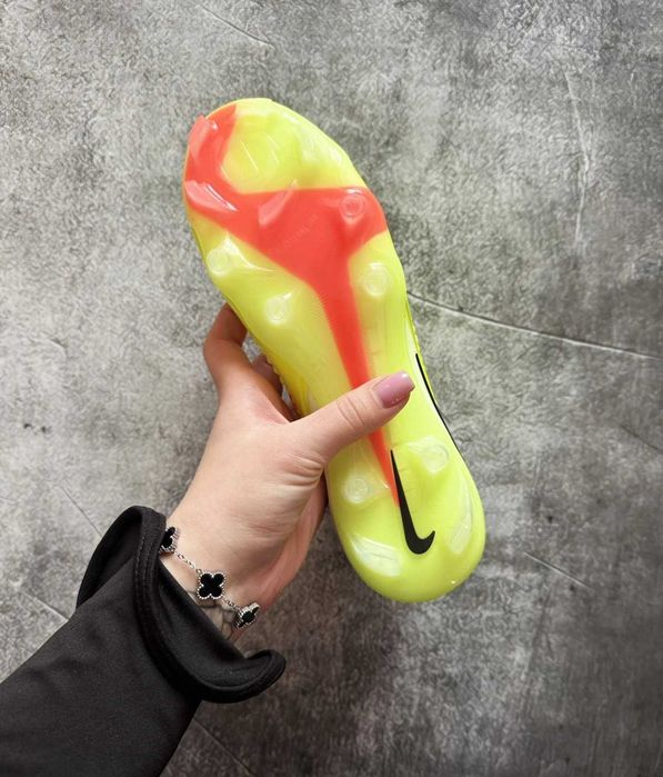 Футбольні бутси (копочки) Nike Phantom GX6 FG