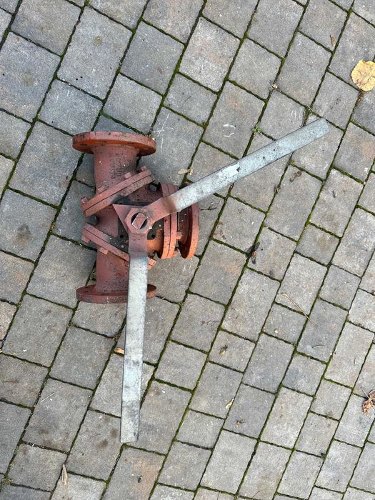 zawór trójdrożny DN 80 żeliwny