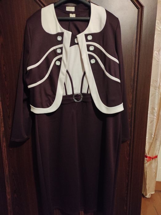 Плаття з накидкою