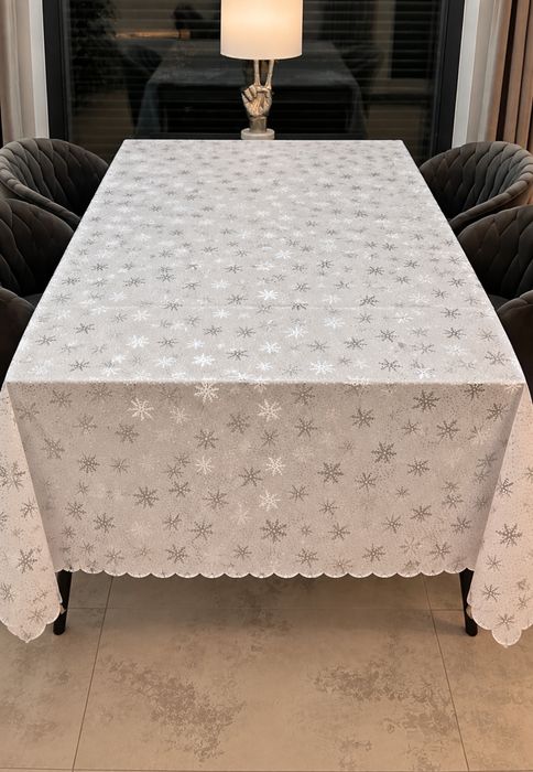 Obrus świąteczny 260x140 cm biały srebrny płatki śniegu nowy