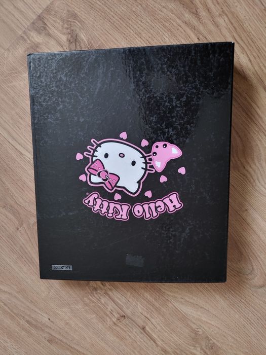 Hello Kitty duży czarny segregator A4 Top-2000 Sanrio z kotkiem unikat