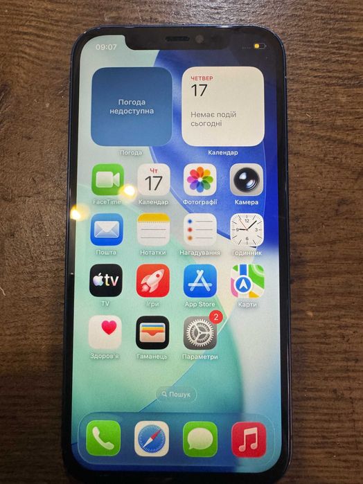 продаєця айфон 12 64gb