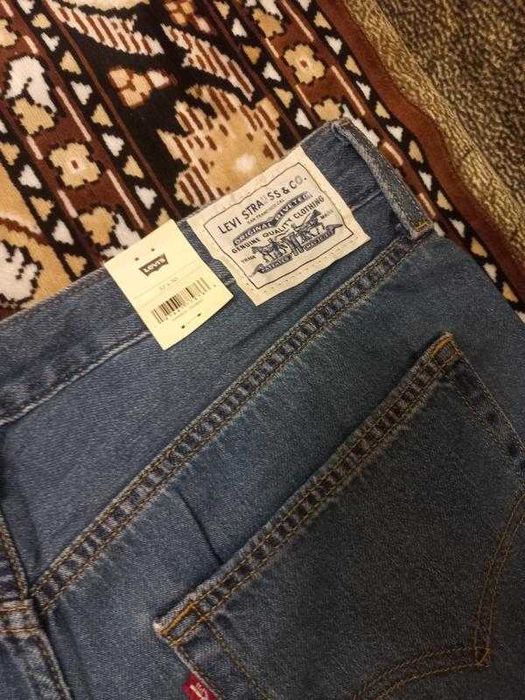 Продам новые джинсы баггиLevi's (32) оригинал