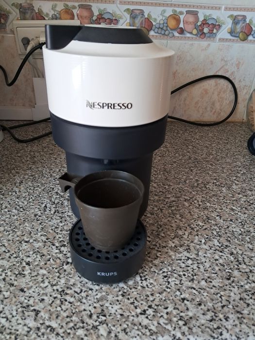 Maquina café Nespresso vertuo ( Krups)+ 40 capsulas+ descalcificante