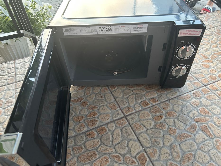 Mikrofala russell hobbs przyczepa campingowa kamper