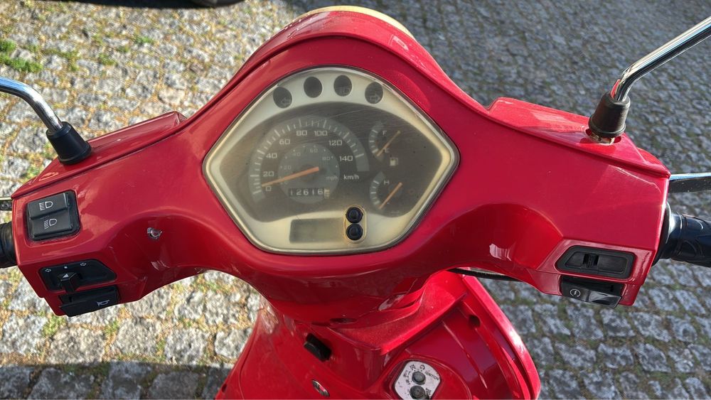 Scooter (Estilo Vespa 125 )