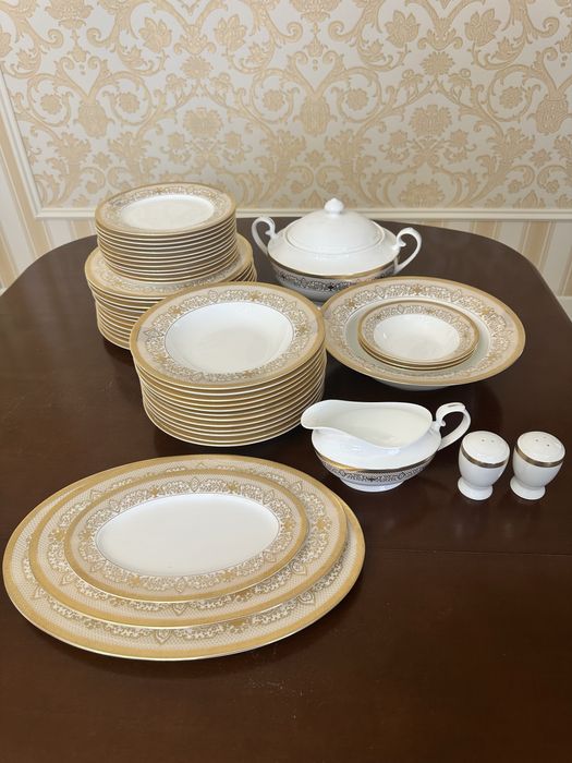 Столовий  сервіз Auratic Fine Bone China, 42 предмета,ідеальний стан