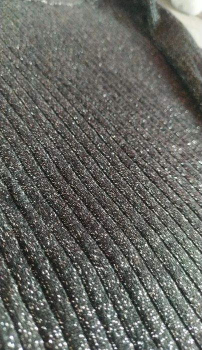 Obcisła bluza z długim rękawem świecąca.