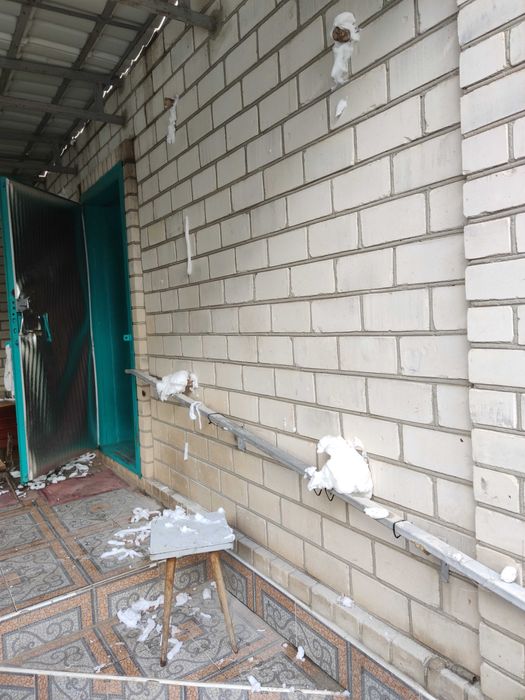 Утеплення повітряного прошарку будинку рідким пінопластом .