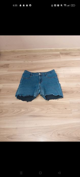 Damskie jeansowe krótkie spodenki Sinsay 40