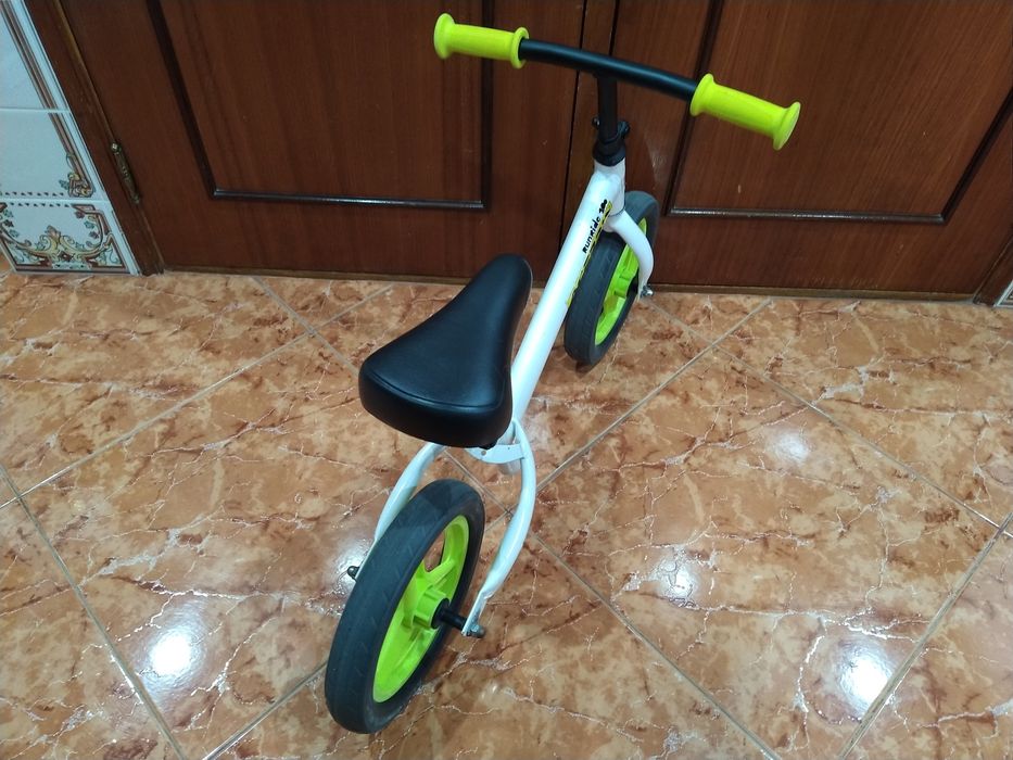 Bicicleta para criança versículo trotinete carro casa quarto apartamento vivenda escritório gabinete cozinha.