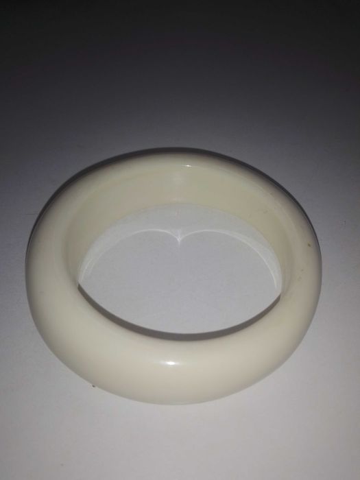 Pulseira.  bege