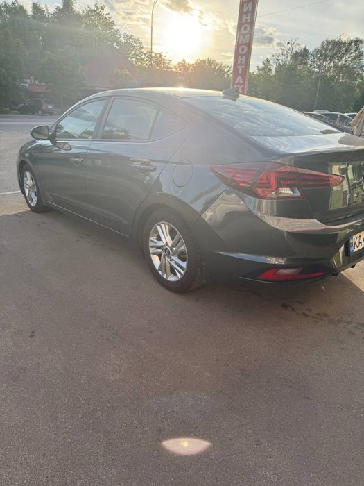 Оренда авто Hyundai Elantra 2020. р.в., газ/бензин, автомат, 2л