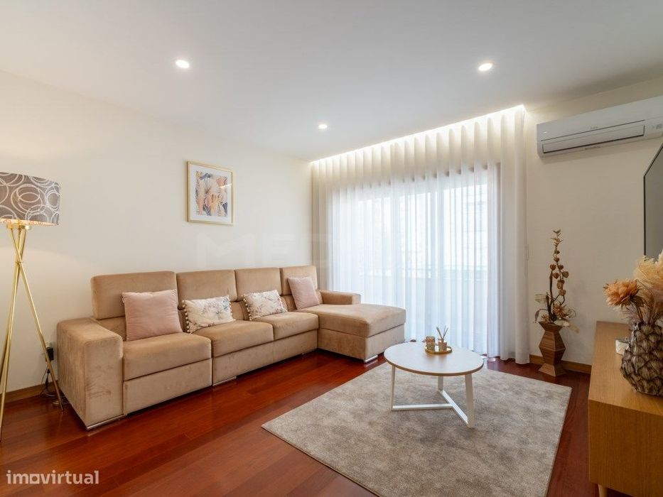 Apartamento T1+1 em Alfena