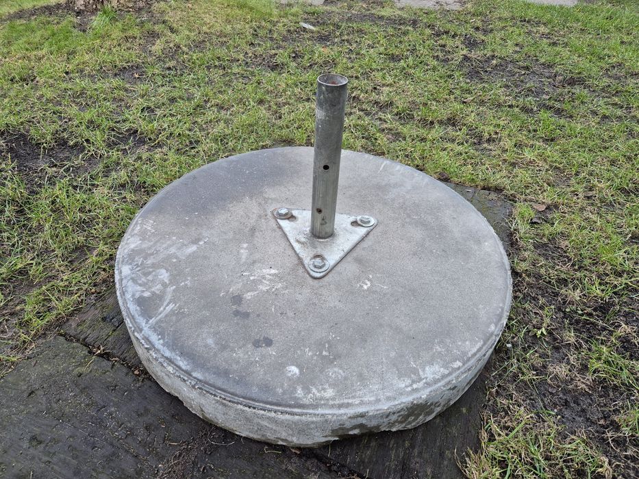 Komplet ogrodowy z parasolem