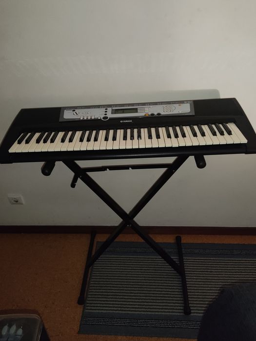 Piano Yamaha PSR′E213