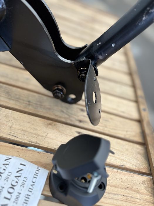 НОВИЙ! Фаркоп Рено Дачия Логан СЕДАН 2004-2013 первый кузов