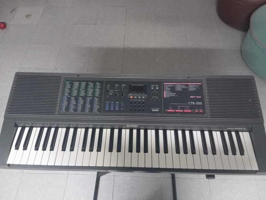 Teclado Casio CTK-550 + Suporte