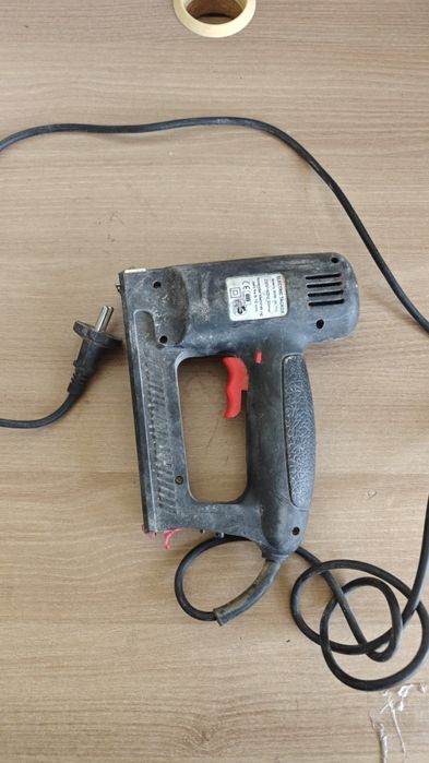 Zszywacz elektryczny  uszkodzony