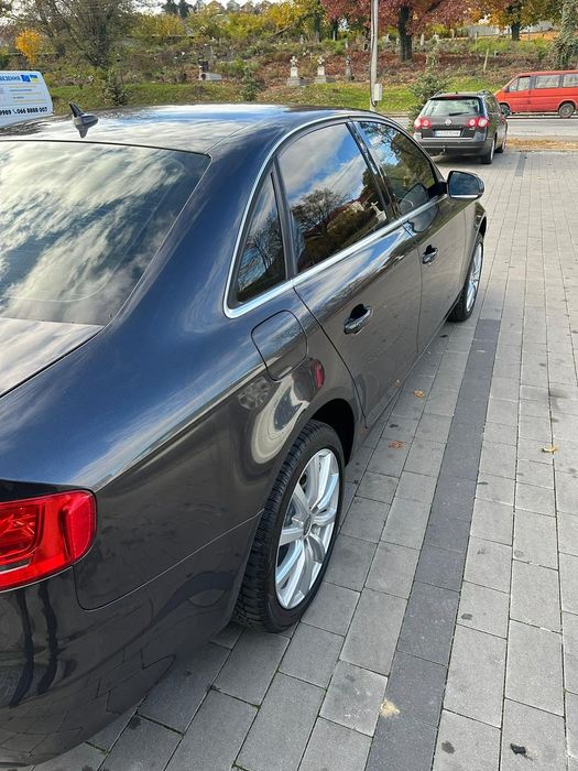 ПРОДАМ ...Ауді A4 b8