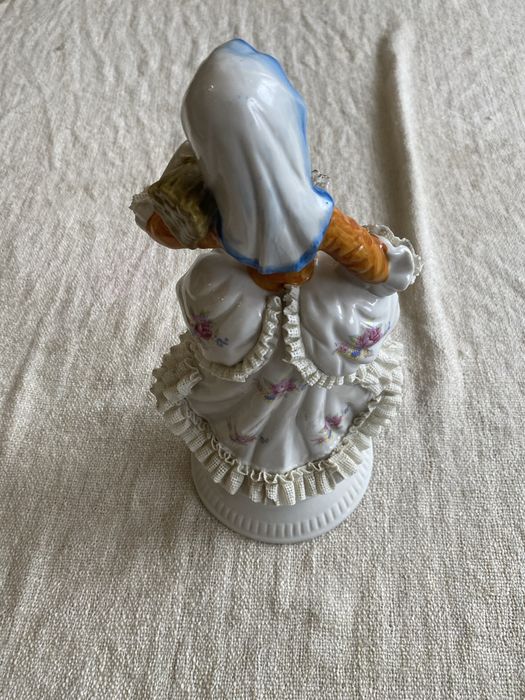 Статуэтка фарфоровая кружевная большая Дама 38 см