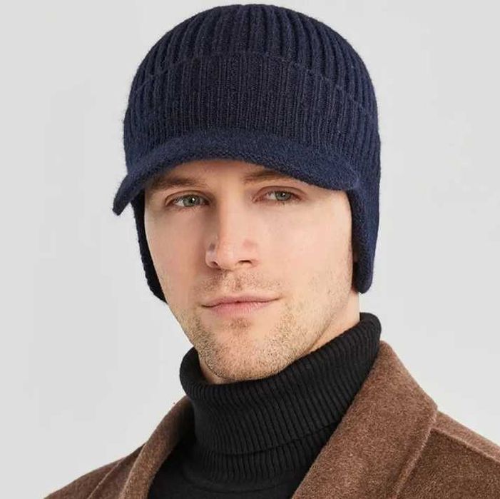 Тепла в'язана шапка на зиму