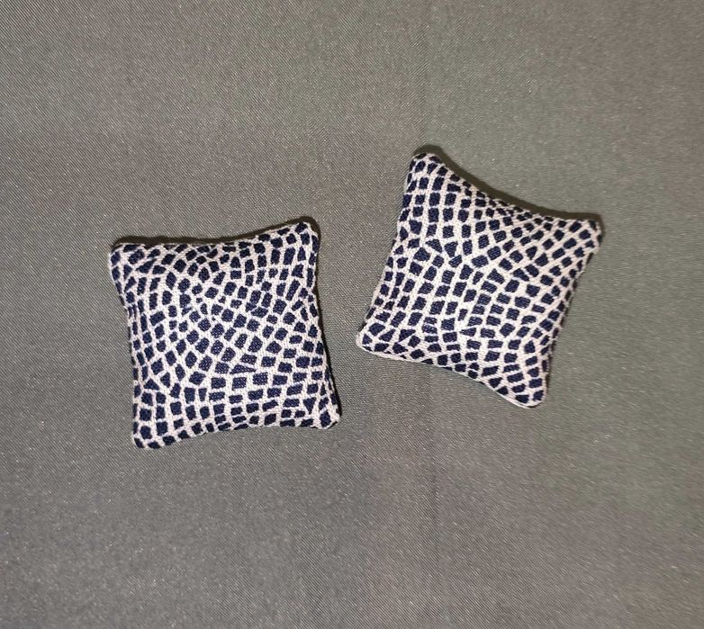 Poduszka Mini dla Lalek Dekoracyjna dwukolorowa4,5x4,5cm Handmade 2szt