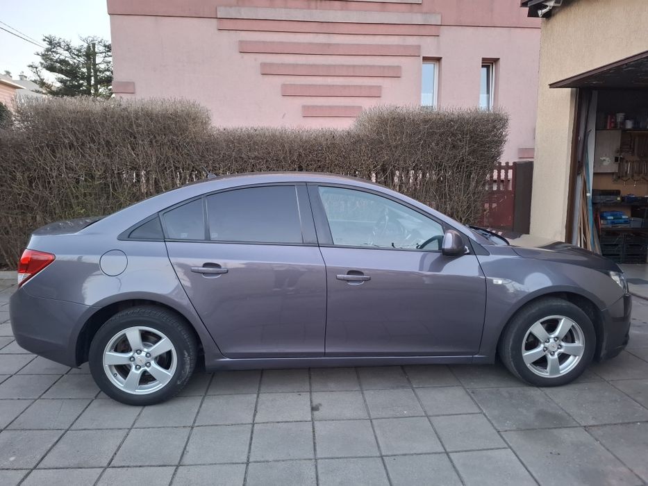 Chevrolet Cruz 2011 sedan 1,6 benzyna