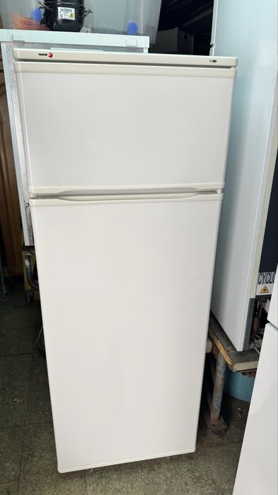 Vende-se 3 frigorificos como novos