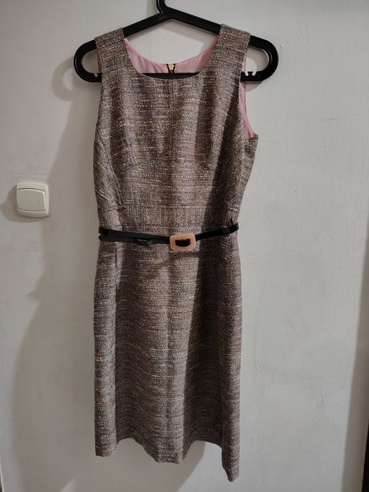 Elegancka sukienka wizytowa z paskiem, roz. 40, bezowo-brązowa
