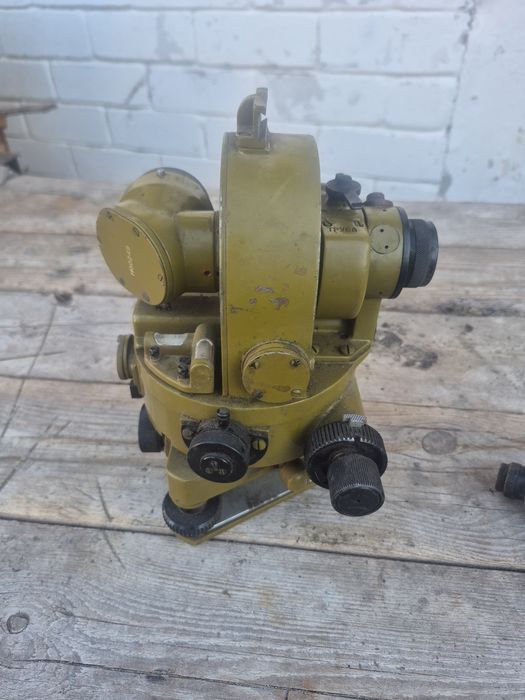 Теодоліт буссоль