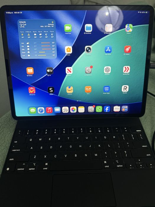 ¡Pad Pro 12.9" (4.ª Geração) 256GB Wi-Fi + Cellular + Pencil 2 + Magic Keyboard