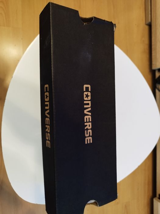 Tenisówki firmy Converse .