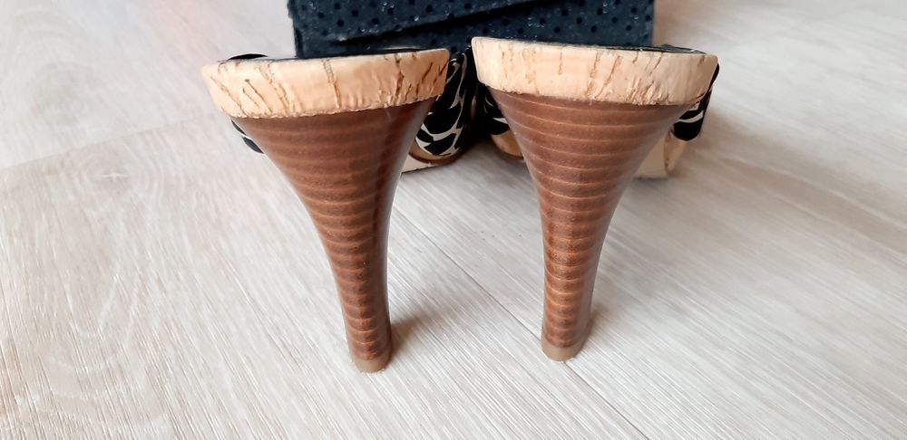 Okazja! Buty Unisa jak nowe r.39 + kopertówka z cekinami, stan idealny