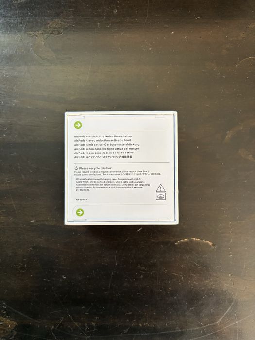 apple airpods 4 na caixa (possivel replica)