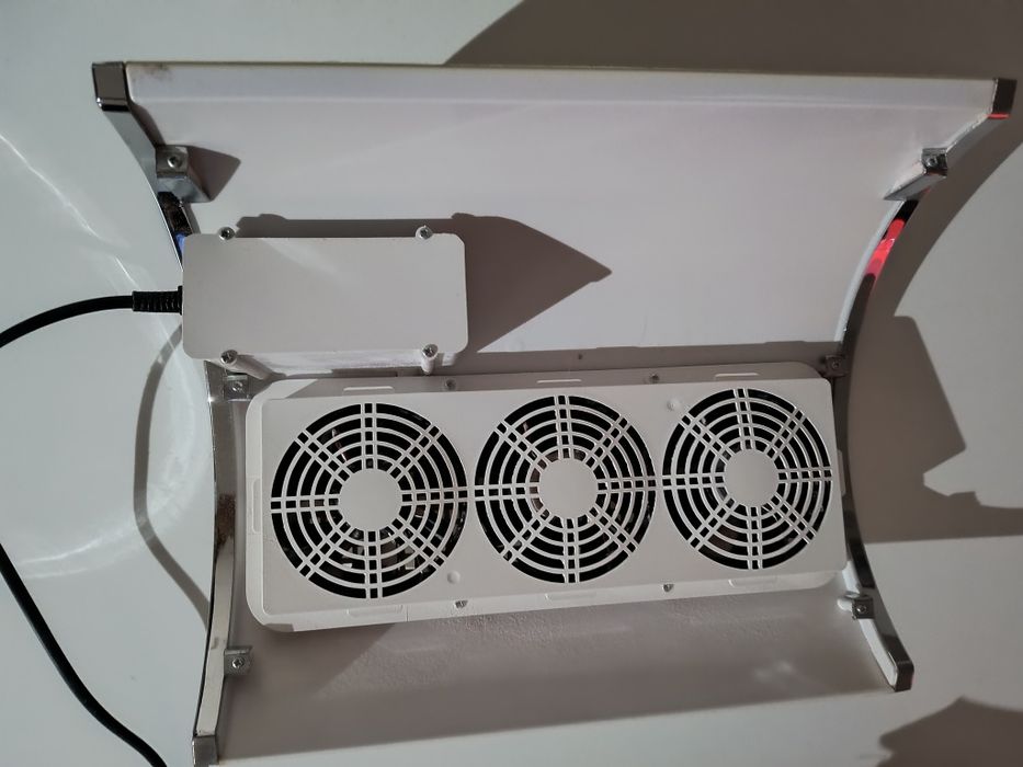 Pochłaniacz pyłu do paznokci