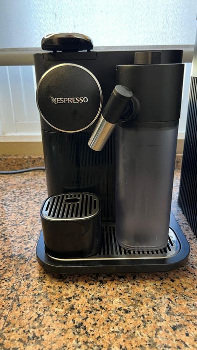 Máquina de café Delonghi Gran latissima como NOVA com garantia