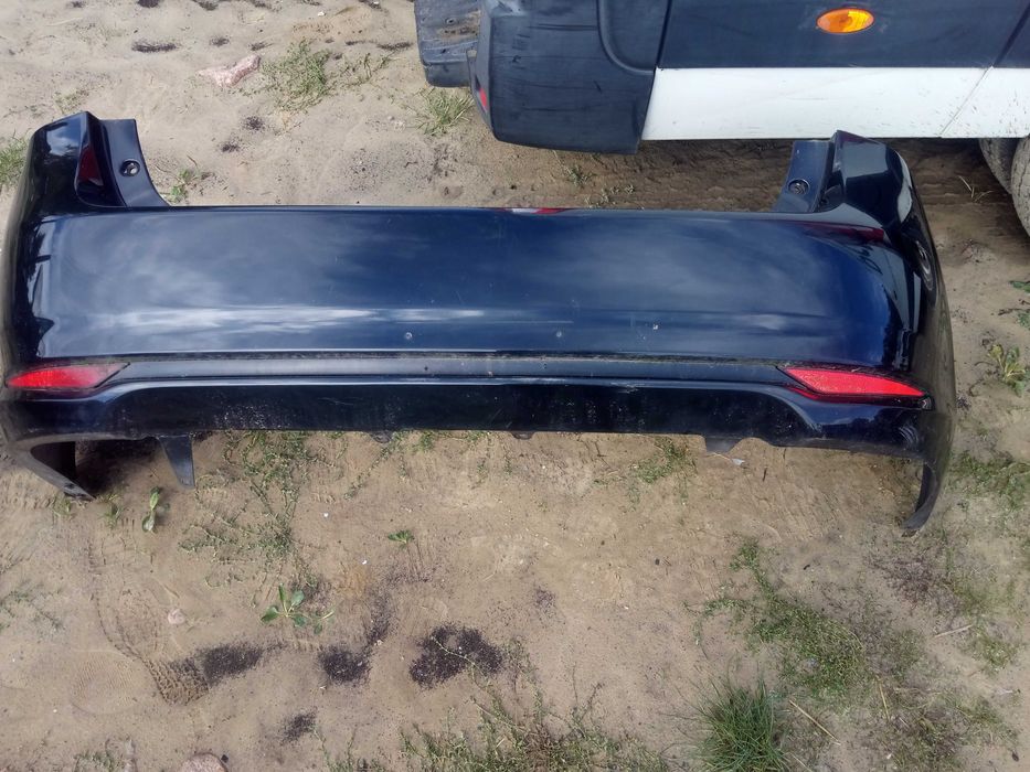 toyota AVENSIS T27 t29 15-18 zderzak tył tylny sedan