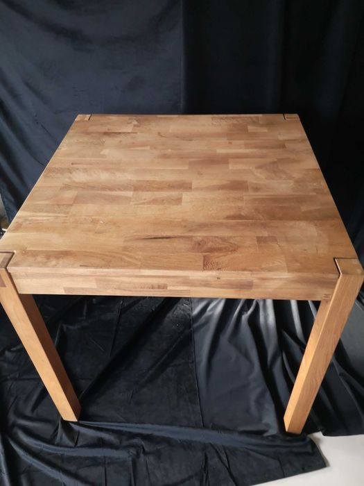 Stolik z litego drewna 80 cm x 80 cm