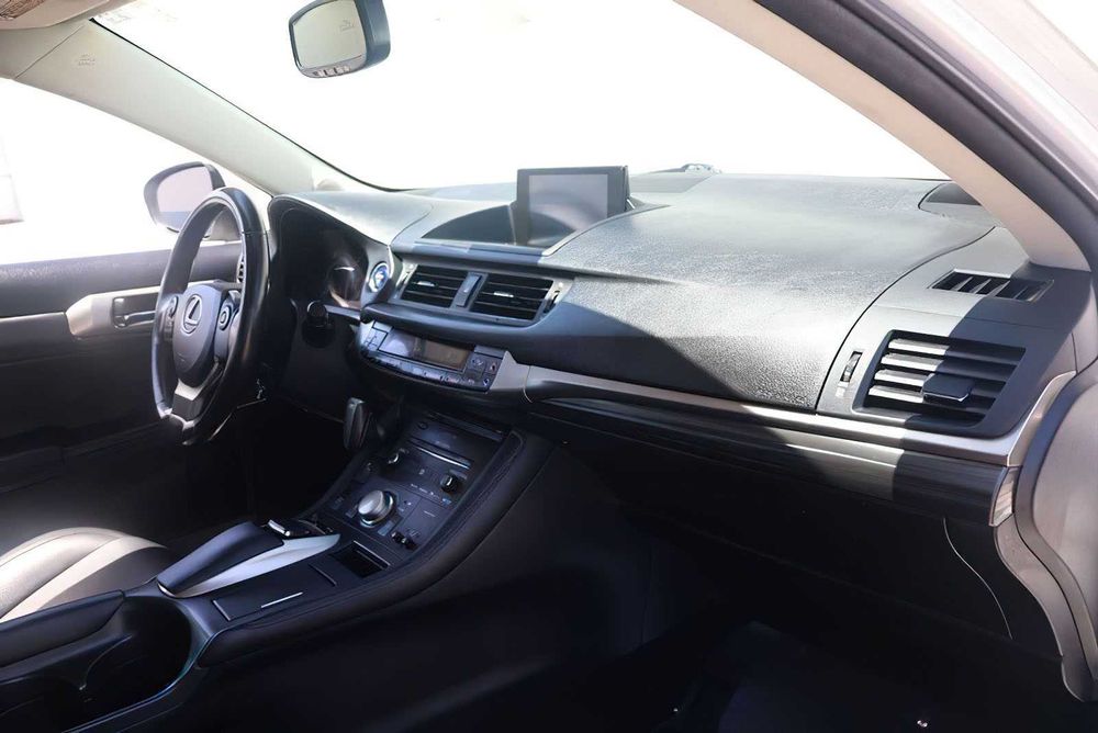 Lexus CT 200h      2016