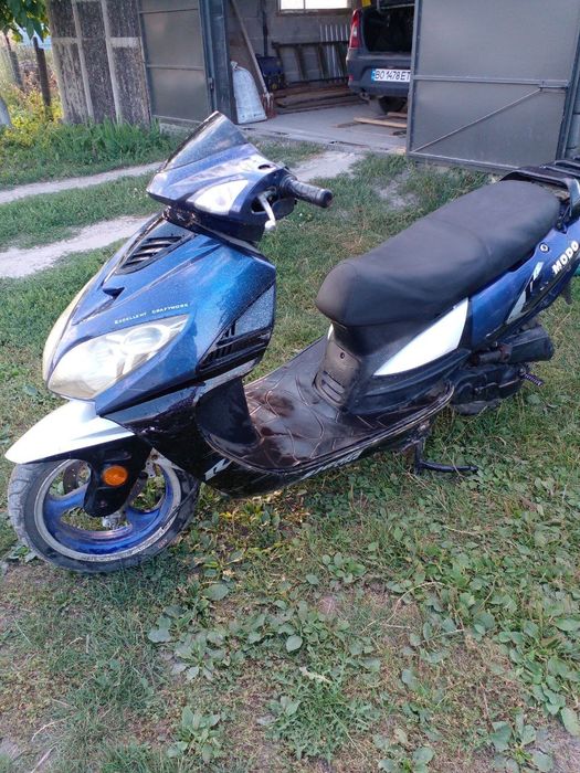 Скутер  чотирьохтактний мотор 80 двомісний