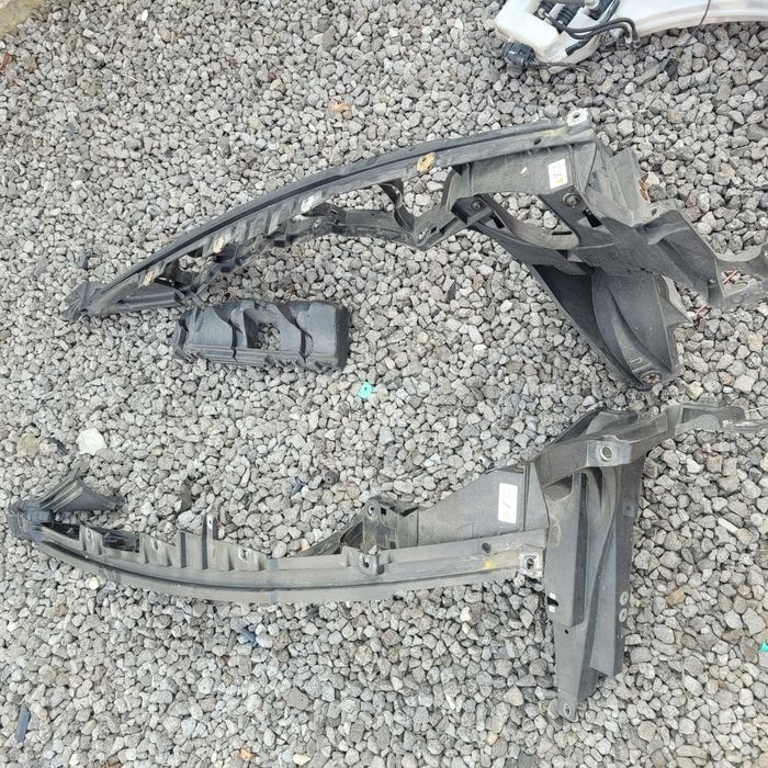 Wsporniki błotników przednich BMW X5 E70 lci 2012 rok