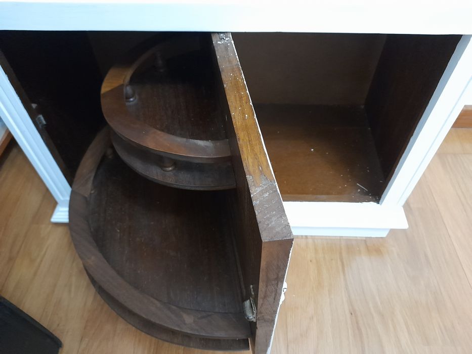 Móvel minibar de madeira lacada